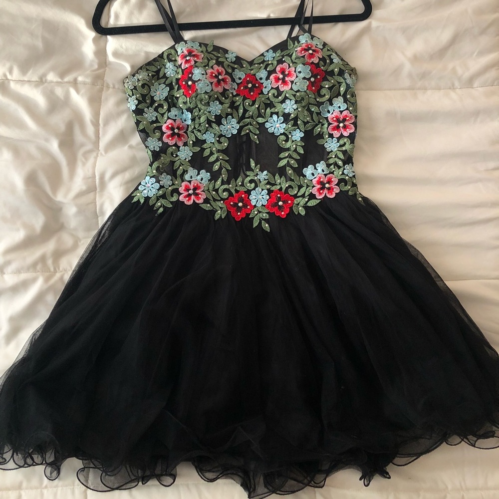 Blondie Nites Floral Embroidered Dress